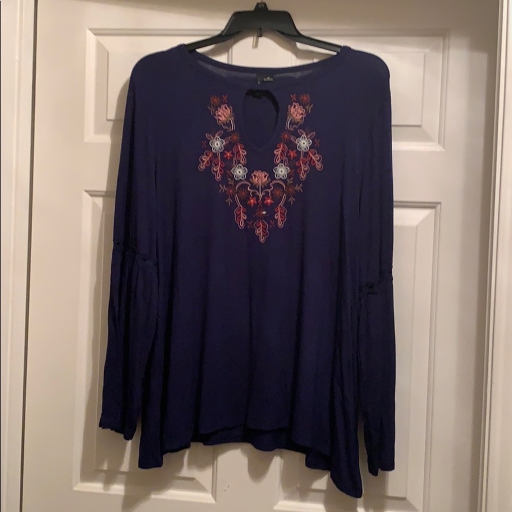 NWOT Flowy blouse Curvy